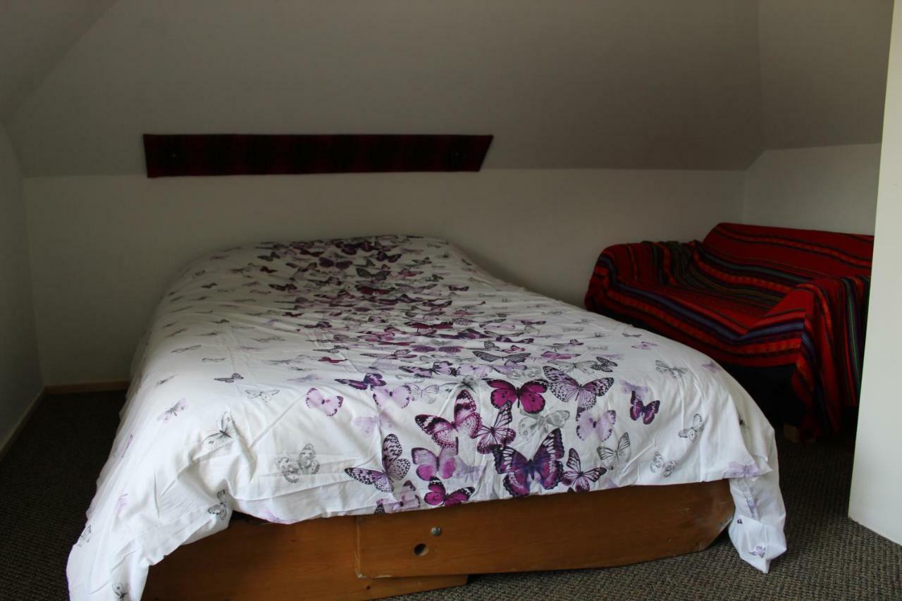 Kicking Horse Backpacker Hostel Голден Экстерьер фото