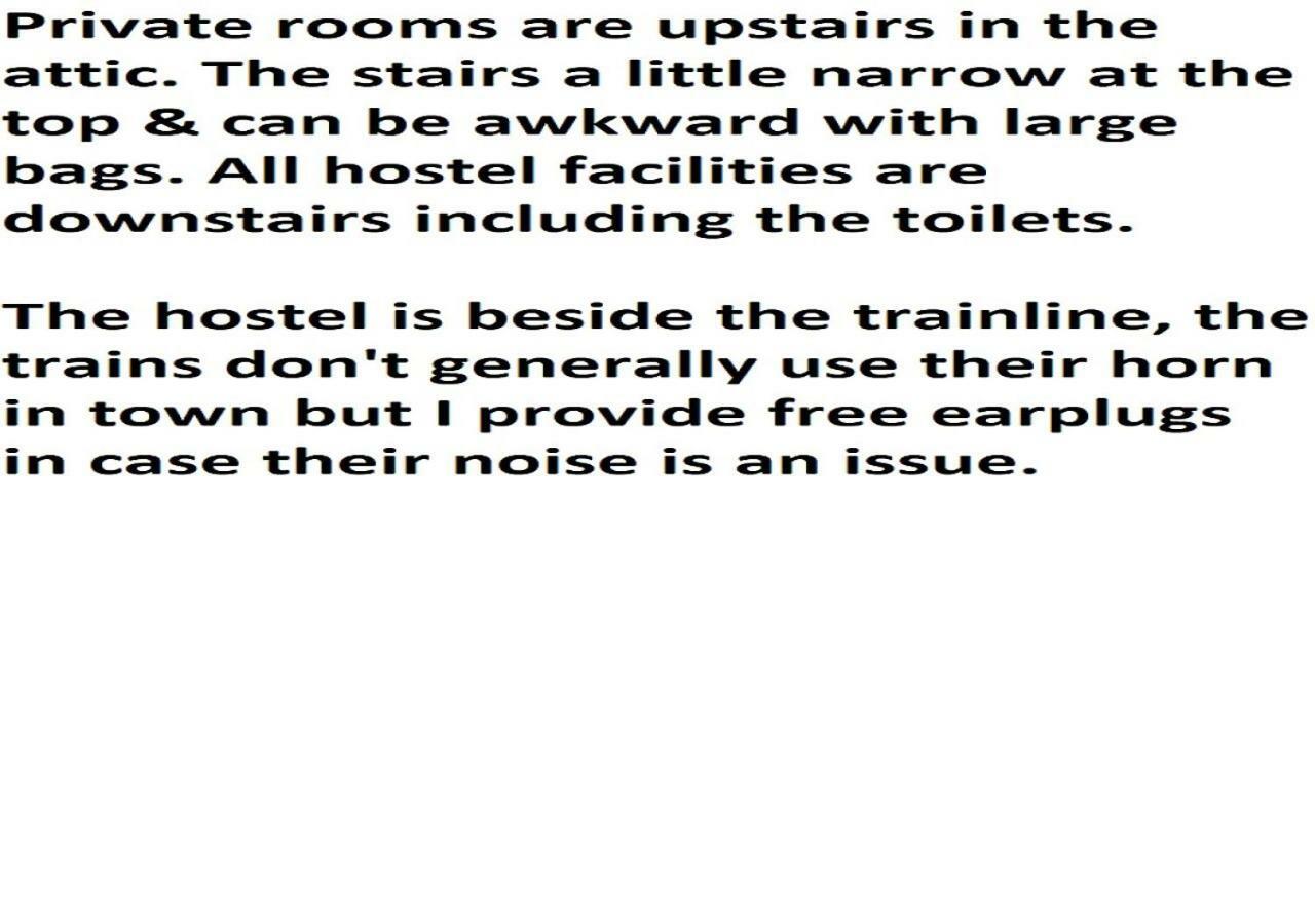 Kicking Horse Backpacker Hostel Голден Экстерьер фото